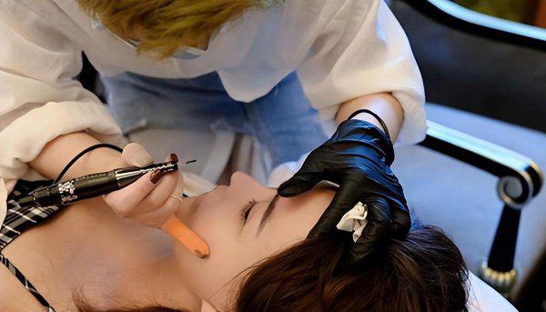 韩安冉整容前后对比照片