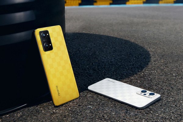 两千多的手机性价比最高是哪款