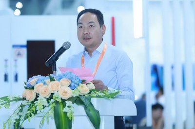 无锡首富王燕清的故事 王燕清辞职创业的人生经历简介