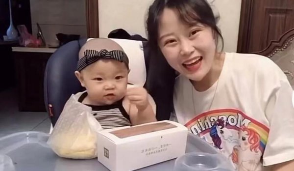 凭借拆家走红的网红小橙子