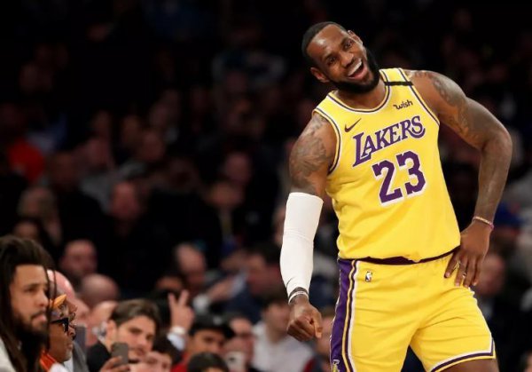 nba23号球衣是谁