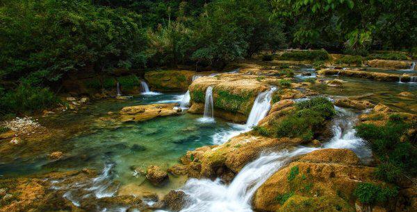 山郡逢春复乍晴谁写的