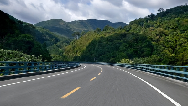 西双版纳海拔多少米高