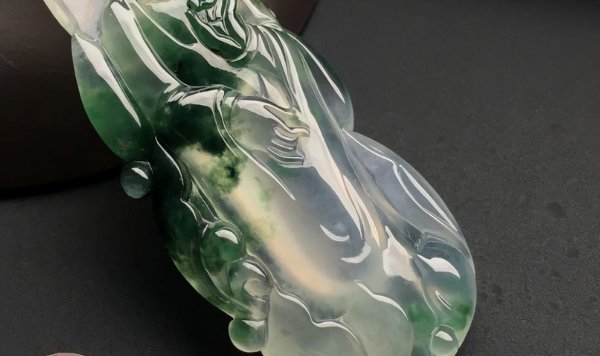 酸洗的翡翠镯子对身体有害吗