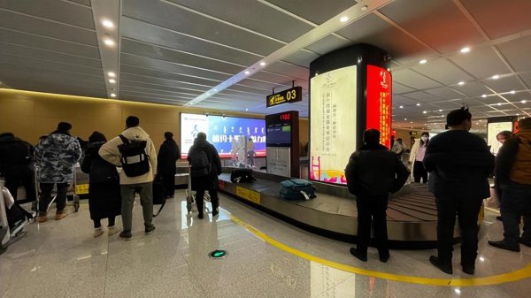 飞机托运是不是和我坐的飞机一起