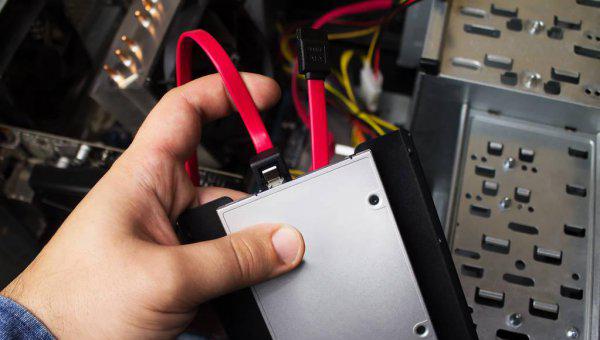 台式电脑怎么加装固态硬盘