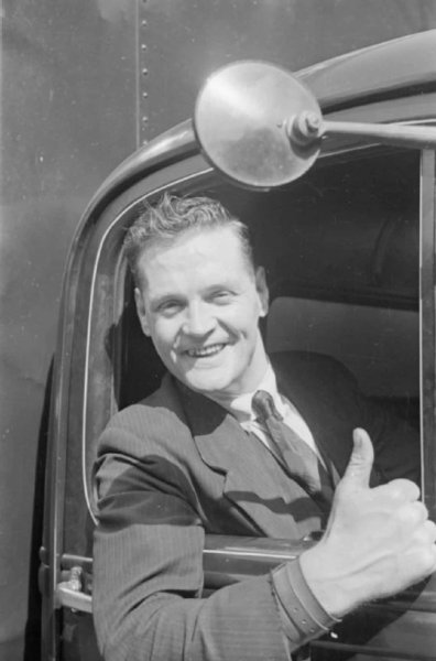 竖中指的由来和意思