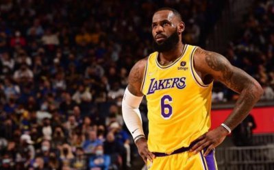 NBA詹姆斯的全名叫什么 篮球明星詹姆斯的英文全名