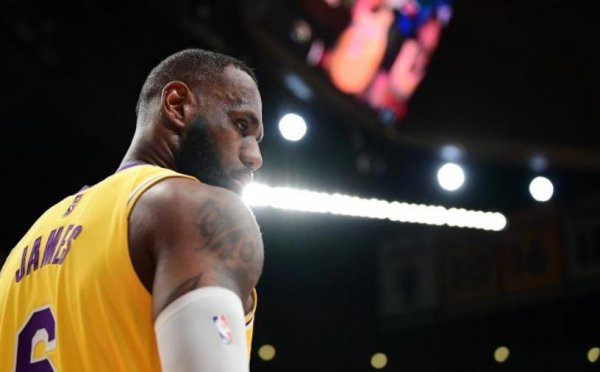 NBA詹姆斯的全名叫什么