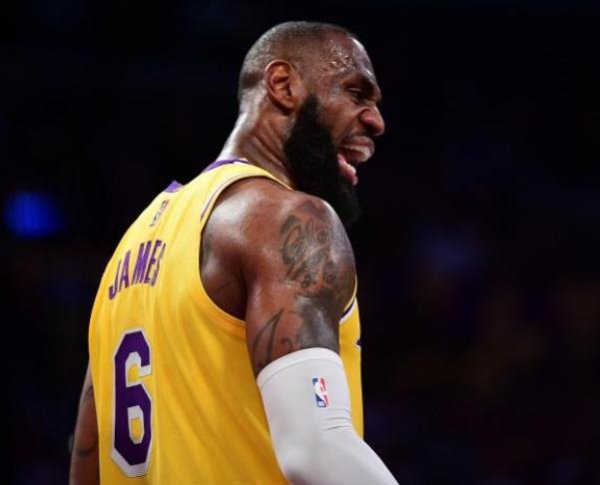 NBA詹姆斯的全名叫什么