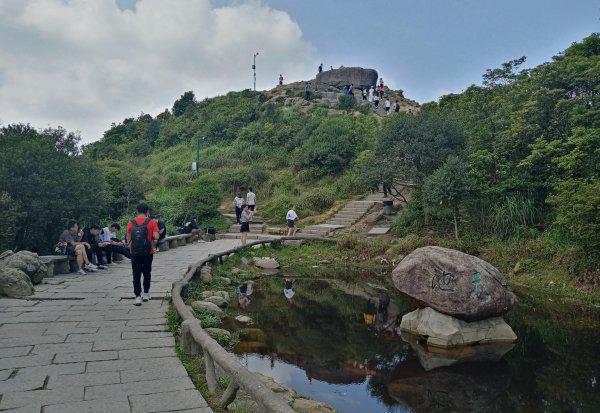 深圳的梧桐山多高