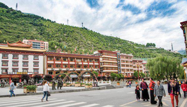 康定海拔多少米