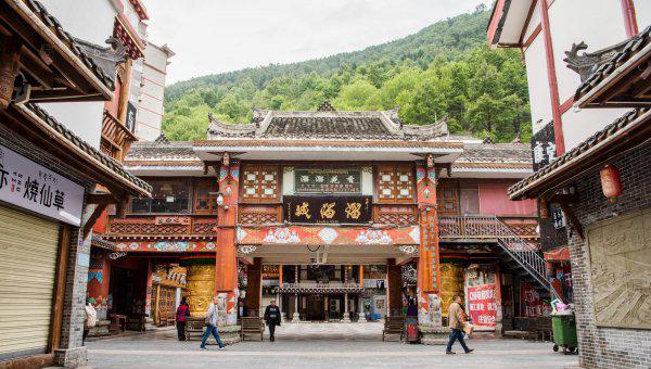 康定海拔多少米