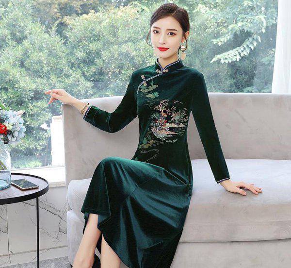 女儿出嫁妈妈穿什么服装合适