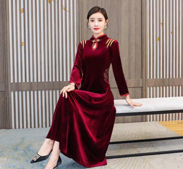 女儿出嫁妈妈穿什么服装合适