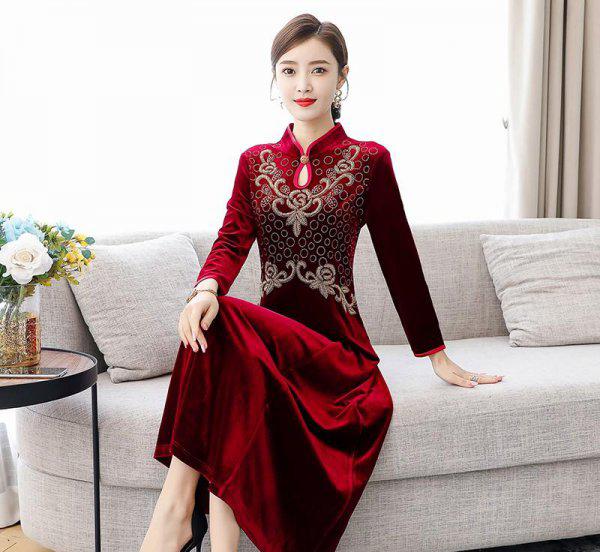 女儿出嫁妈妈穿什么服装合适