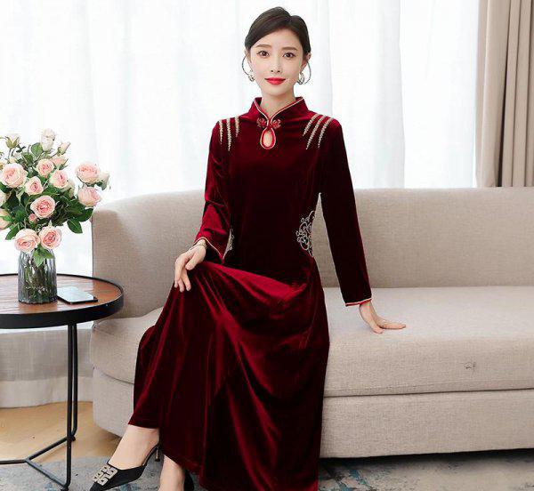 女儿出嫁妈妈穿什么服装合适