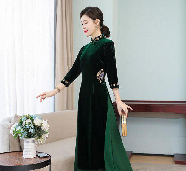 女儿出嫁妈妈穿什么服装合适