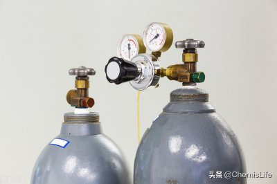 氮气比空气重还是轻 氮气的物理性质及生活中的作用
