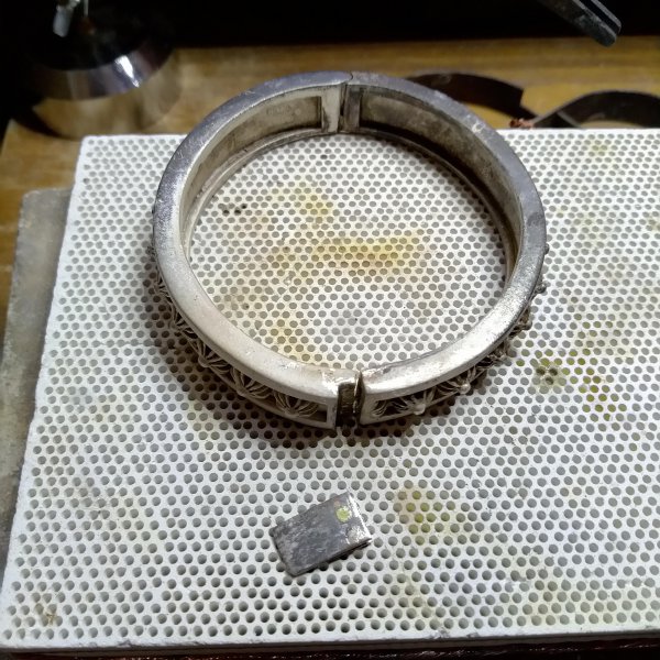 手镯变形了怎么能变圆