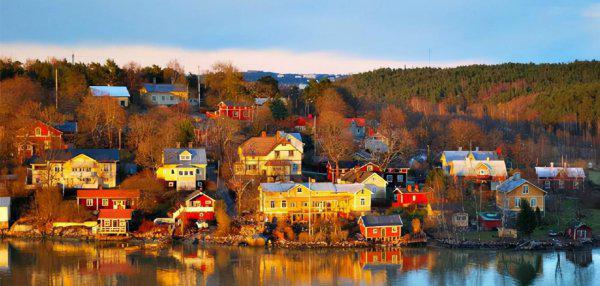 芬兰人种是白种人吗