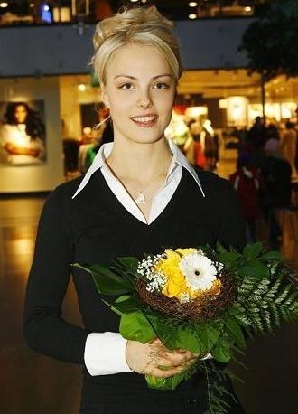 芬兰人种是白种人吗