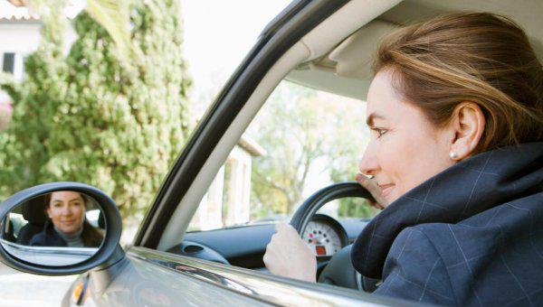 倒车方向盘左右分口诀