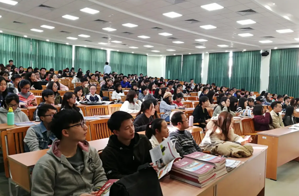 女生行政管理好就业吗