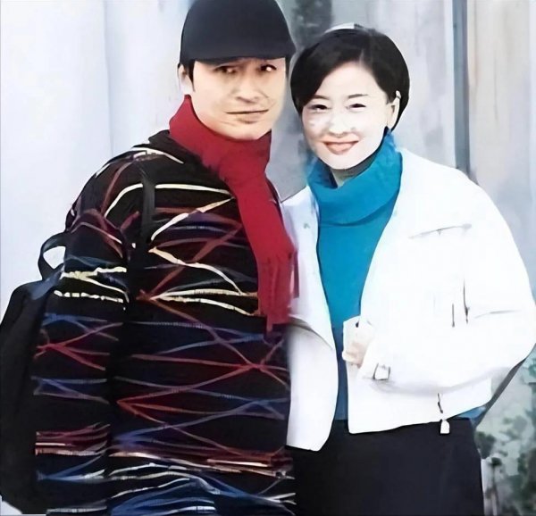 咆哮教主马景涛有几任妻子