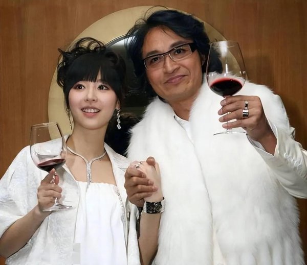 咆哮教主马景涛有几任妻子