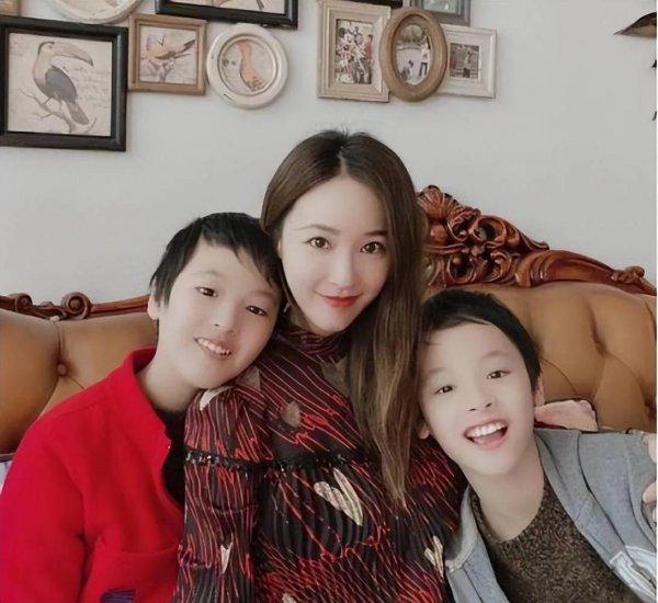 咆哮教主马景涛有几任妻子