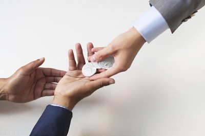 女的一旦跟男人借钱说明什么意思 男生要不要借钱给女生