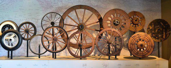 世界上第一辆汽车是什么品牌