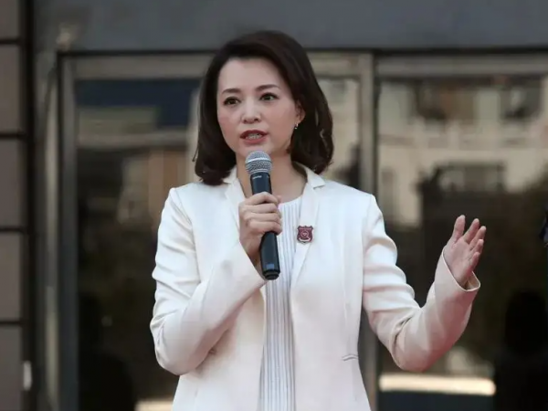 董卿为什么消失了一段时间