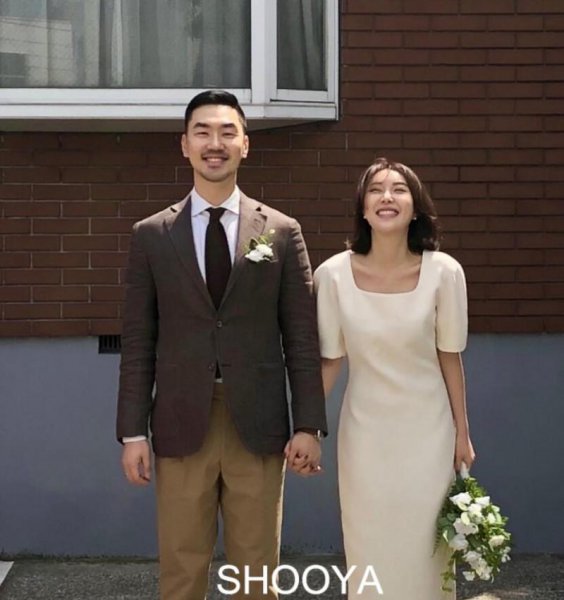 结婚穿婚纱里面下身穿什么衣服