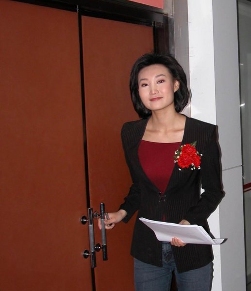 主持人李梓萌个人资料简介