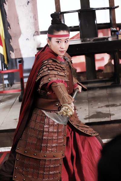 罗晋前女友苗圃的个人资料