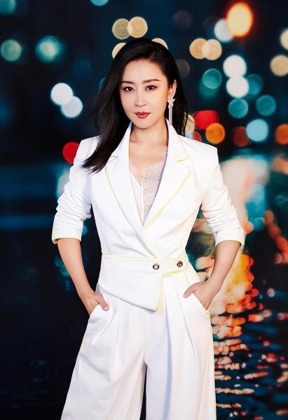 罗晋前女友苗圃的个人资料