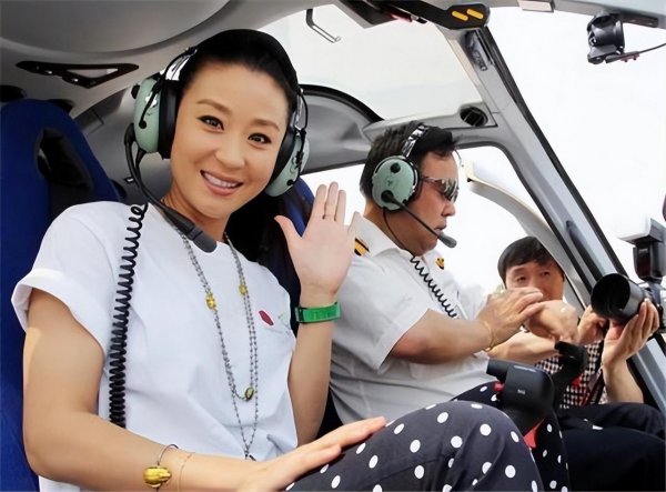 罗晋前女友苗圃的个人资料