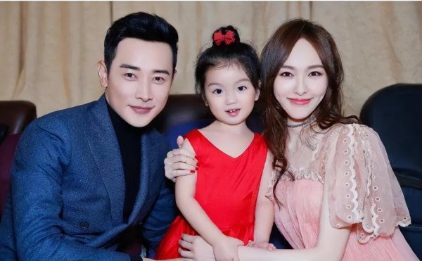 罗晋前女友苗圃的个人资料