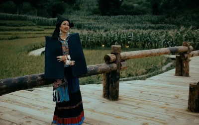 吉克隽逸为什么肤色黑 歌手吉克隽逸是本身就这么黑吗