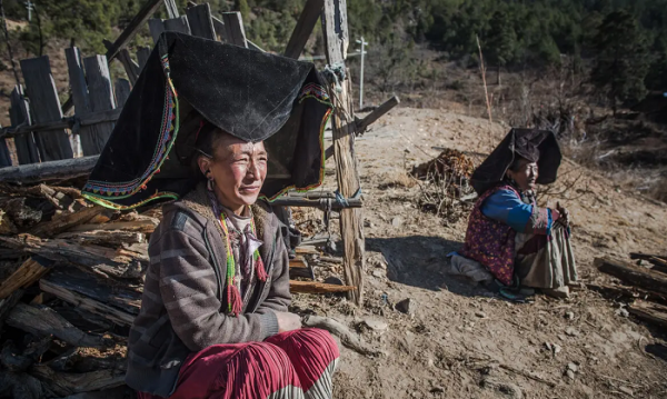 吉克隽逸为什么肤色黑