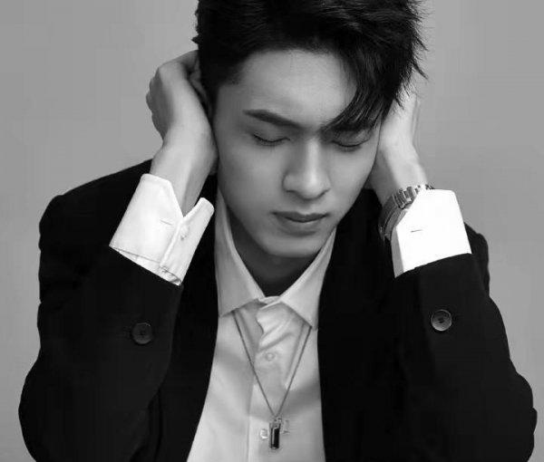 秦霄贤个人资料简介