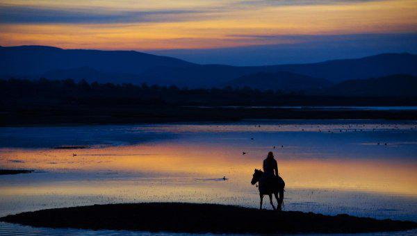 新疆晚上8点北京是几点时间