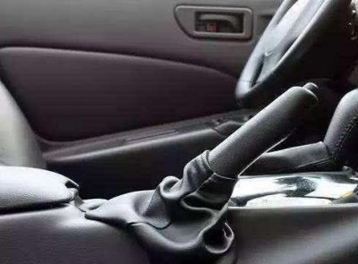 手刹拉了还溜车怎么办 汽车拉手刹还溜车是怎么回事