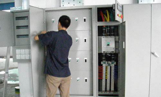 家里电压不稳怎么解决