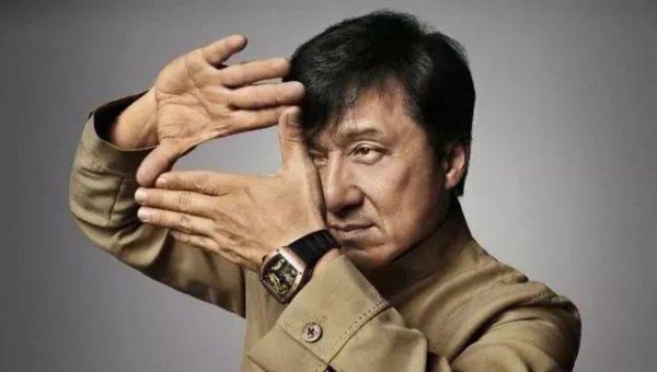 成龙姓什么叫什么