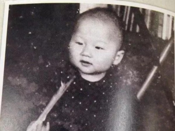 成龙姓什么叫什么