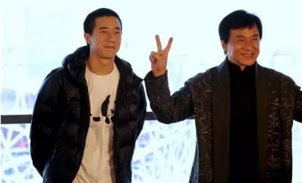 成龙姓什么叫什么