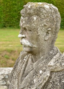 莫泊桑被誉为是什么 短篇小说家莫泊桑作品的特点简介